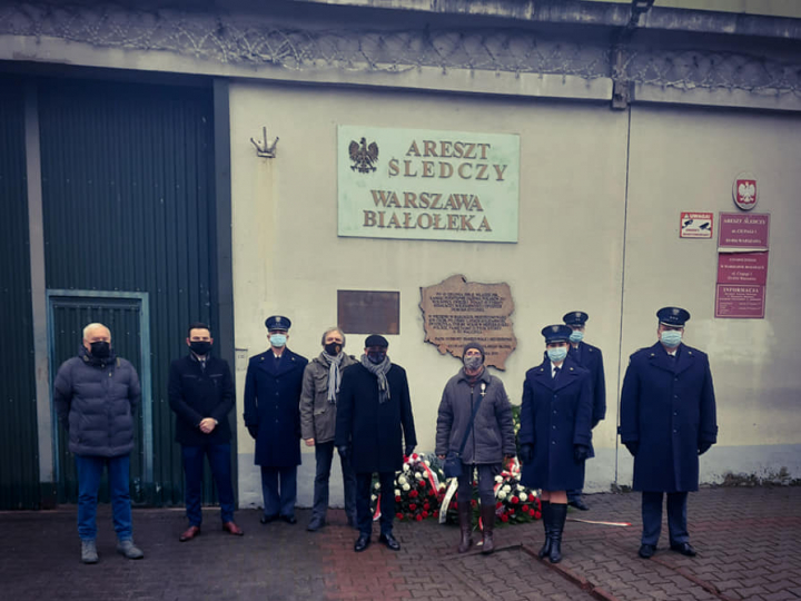 Wojciech Niemiec (UDSKiOR), NN, Witold Rawski, Jacek Juzwa, Krystyna Antoszkiewicz, przedstawiciele Służby Więziennej